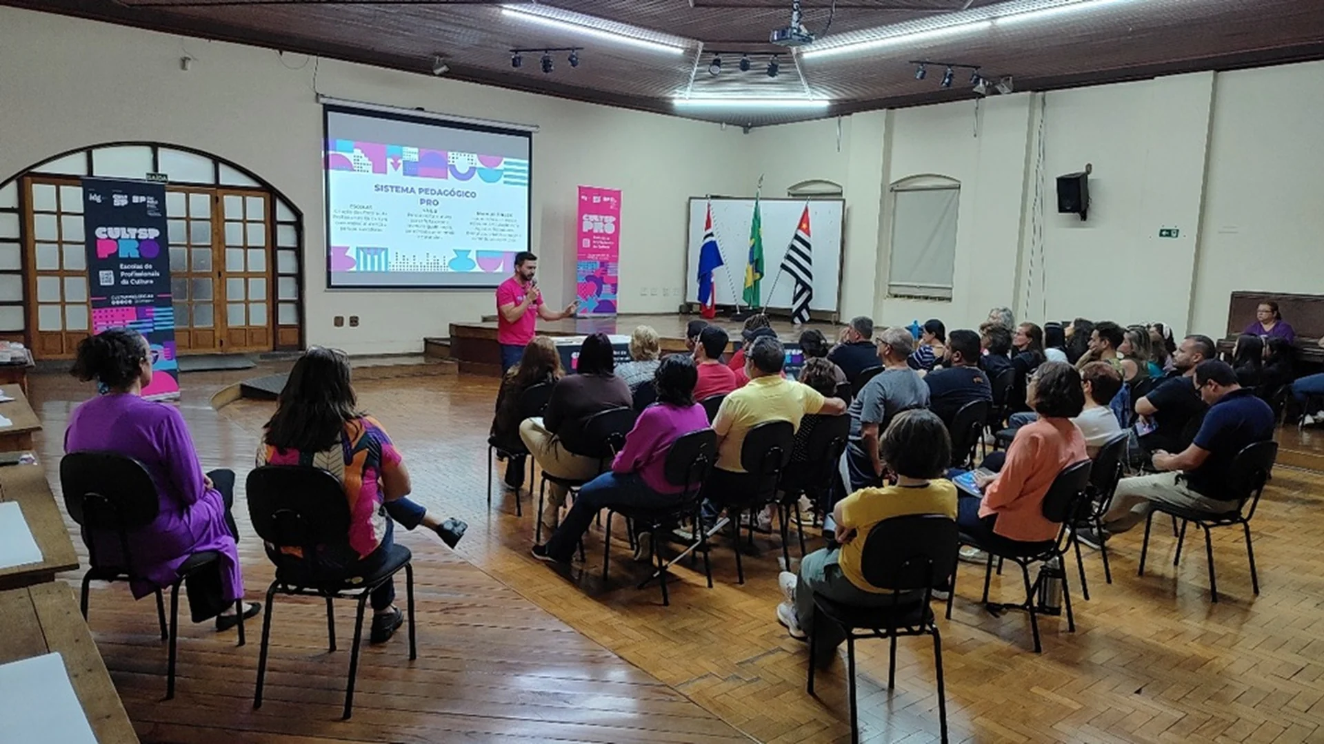 americana recebe programa de qualificacao profissional na cultura cover