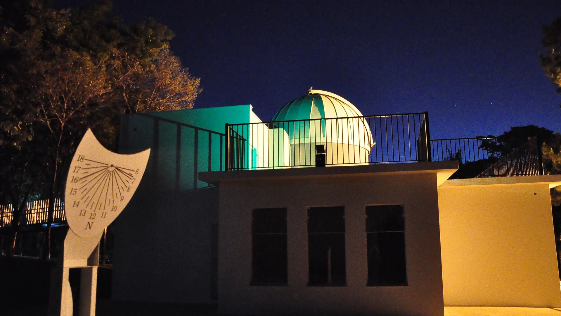 observacao dos astros no observatorio municipal de americana no outono cover